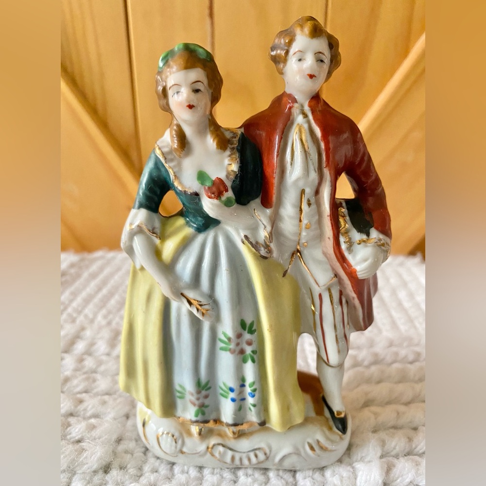 Vintage Victorian Couple Figurine Made in Japan